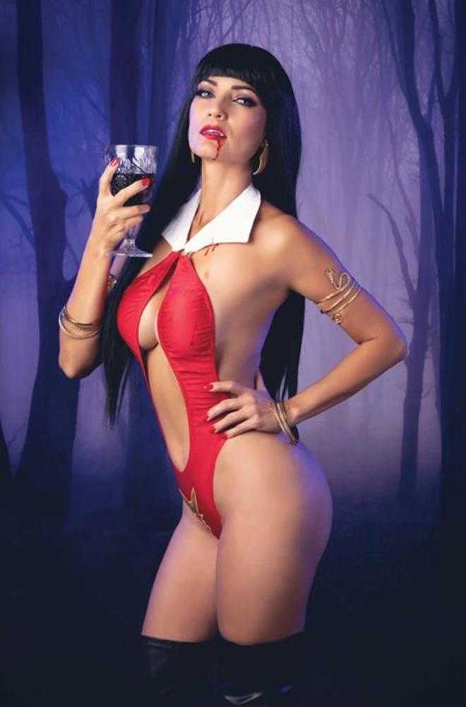 Vampirella vs Red Sonja Red City #1 Cover H 1:10 Cosplay Vampirella Ivy cosplay
